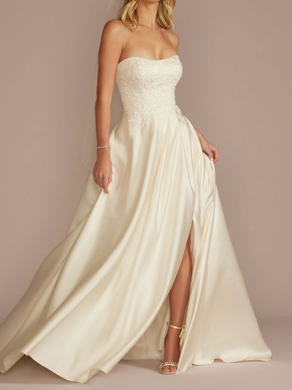 Elegant Strapless Wedding Dress
